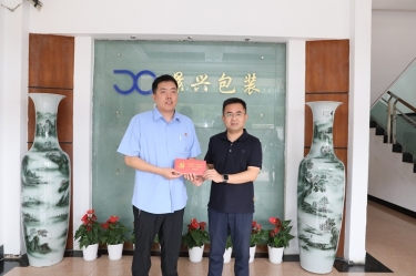 “七一(yi)”慰問送溫情｜平湖(hú)市(shi)委(wei)常委(wei)、市(shi)紀委(wei)書記、市(shi)監委(wei)主(zhu)任莫放路一(yi)行慰問“全國(guo)自強模範”陳良傑