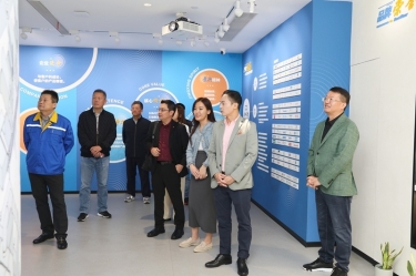 馬來西亞巴生(sheng)西港控股集(ji)團(tuán)董事總經(jing)理(li)拿(ná)督Eddie Lee一(yi)行莅臨景興紙業調研交流